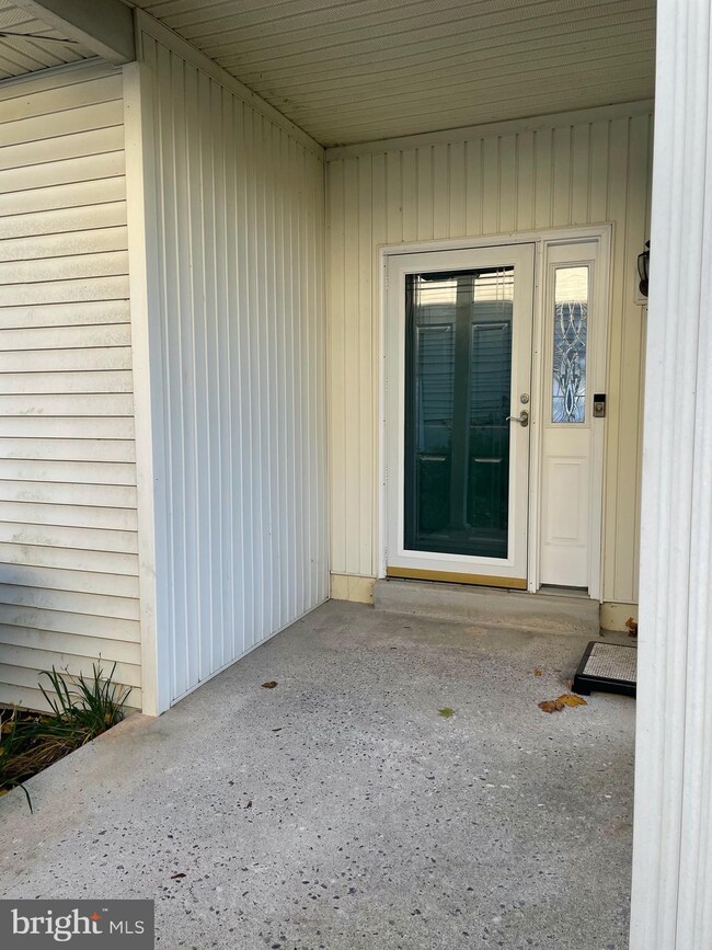 1705 W Fox Brushs Way unit 303, Glen Mills, PA 19342 - photo 2