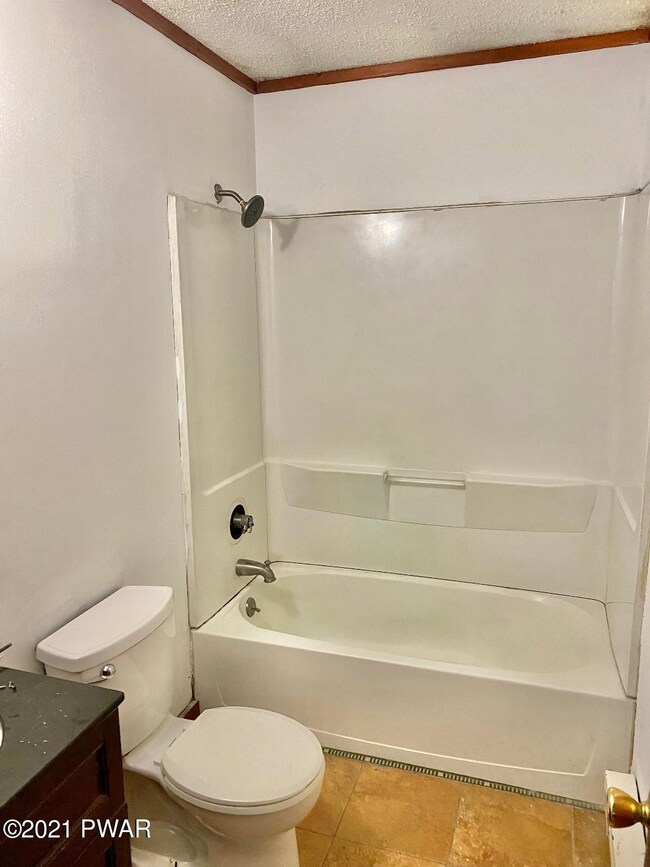 207 Conashaugh Trail, Milford, PA 18337 - photo 7