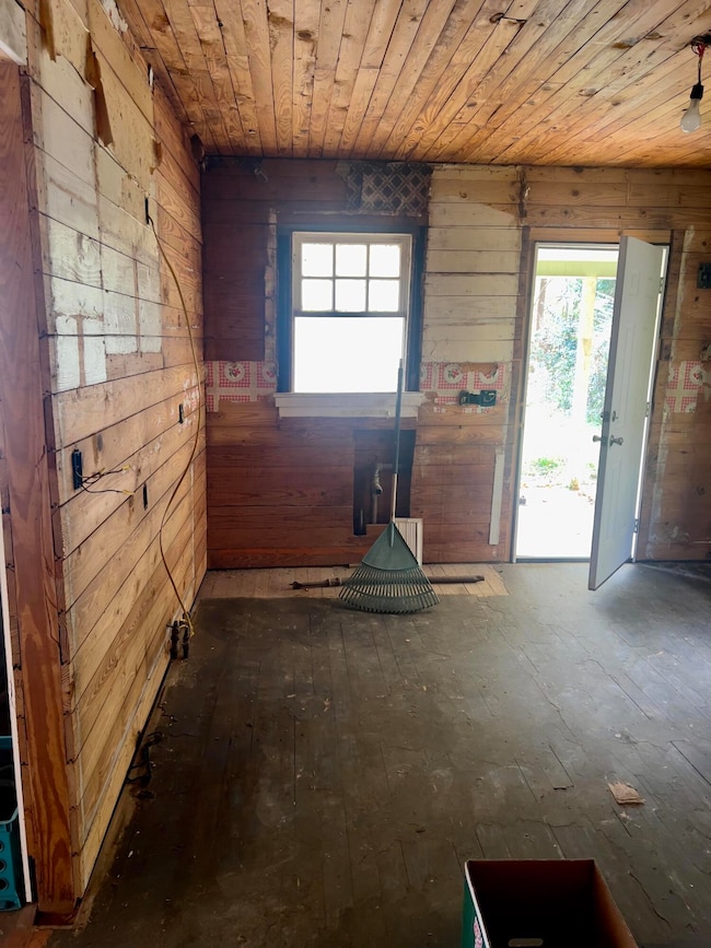 903 Alberta Ave, Columbia, MS 39429 - photo 6