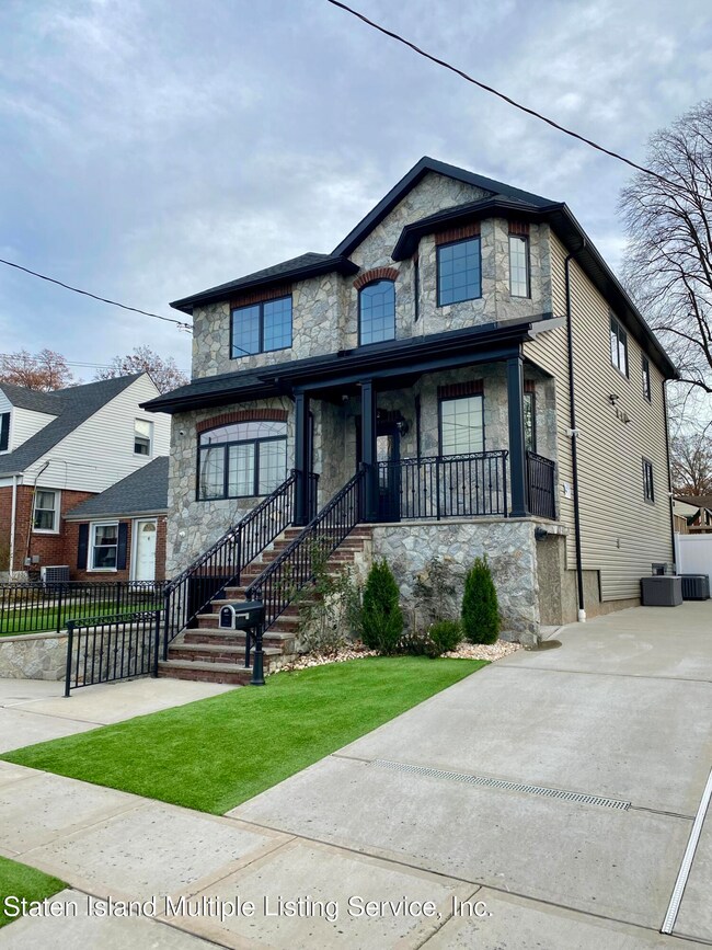 32 Coughlan Ave, Staten Island, NY 10310 - photo 2