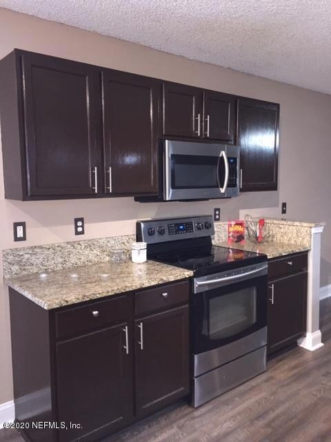 3726 Longleaf Forest Ln, Jacksonville, FL 32210 - photo 4