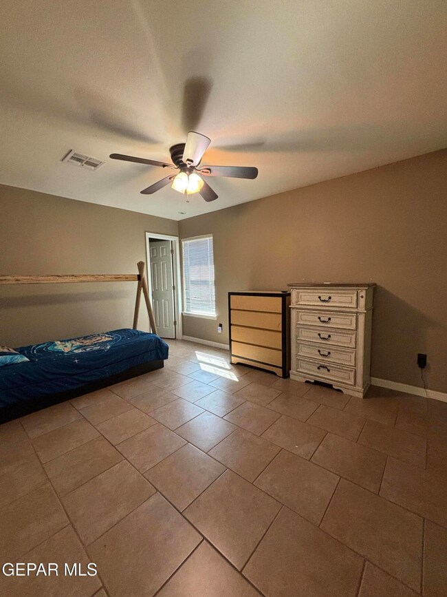 1656 Fitzroy Dr unit A, Clint, TX 79836 - photo 7