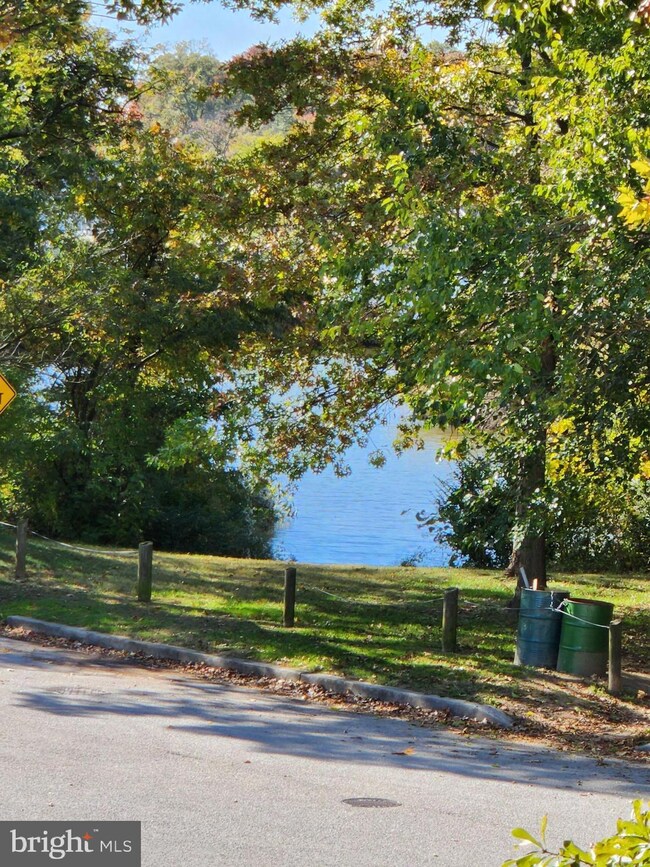 643 Nollmeyer Rd, Middle River, MD 21220 - photo 2