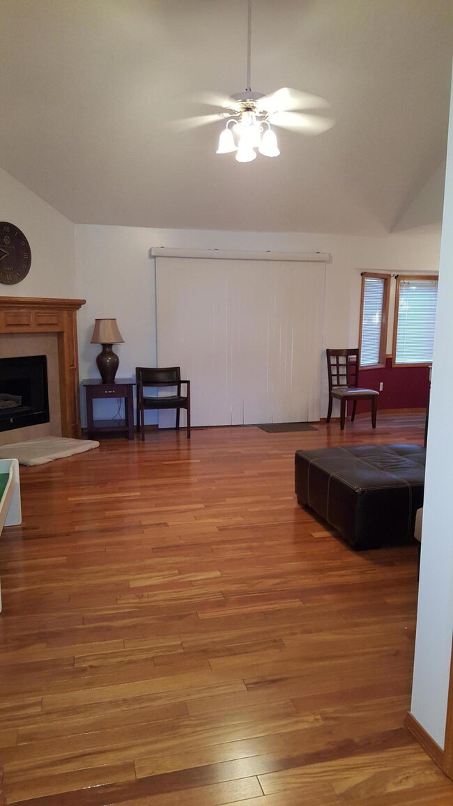 20151019_161544Living room fan lite