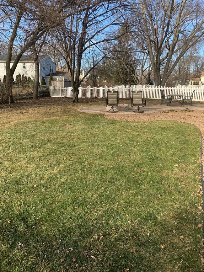 433 S River Rd, Naperville, IL 60540 - photo 2