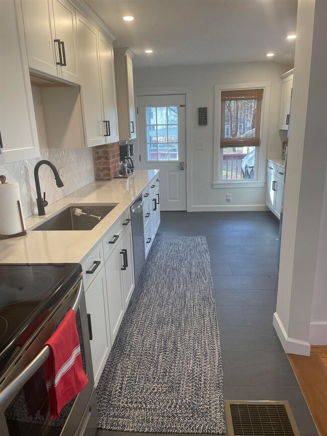 220 Wibird St, Portsmouth, NH 03801 - photo 3