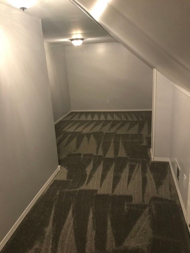 501 Lorraine Ave, Waukegan, IL 60085 - photo 6