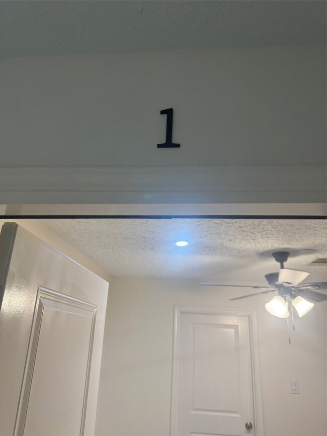 10134 Kirkglen Dr unit 1, Houston, TX 77089 - photo 2