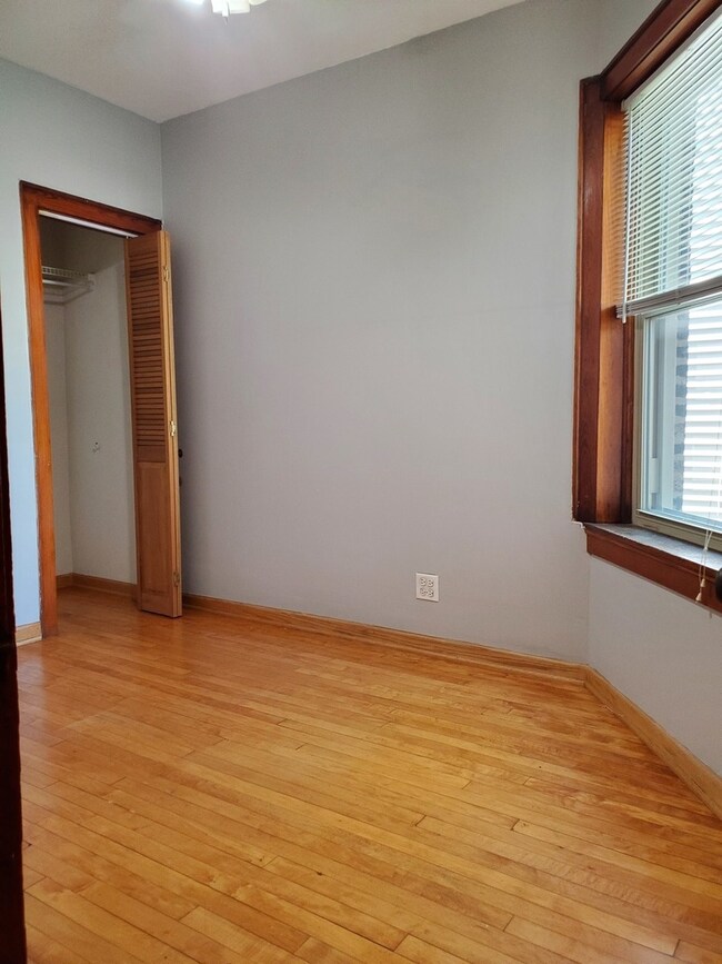 3017 N Gresham Ave unit 2, Chicago, IL 60618 - photo 5