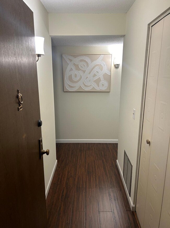 The Heatherton unit 112, Edina, MN 55435 - photo 5