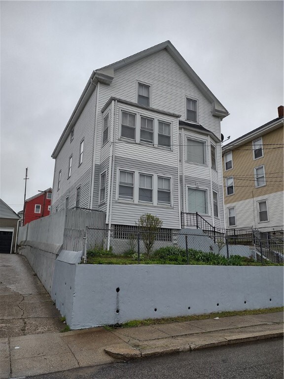 65 Lorraine St, Pawtucket, RI 02860 - photo 2