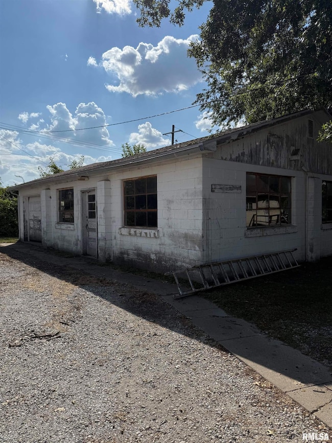 423 W Calhoun St, Macomb, IL 61455 - photo 3