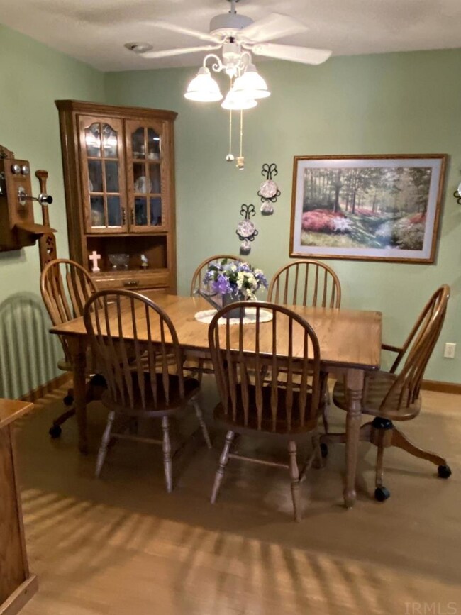 200 NE D St, Linton, IN 47441 - photo 7