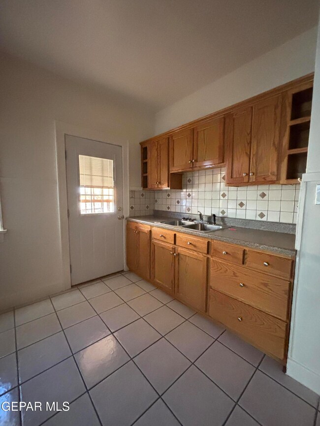 2931 Memphis Ave, El Paso, TX 79930 - photo 6