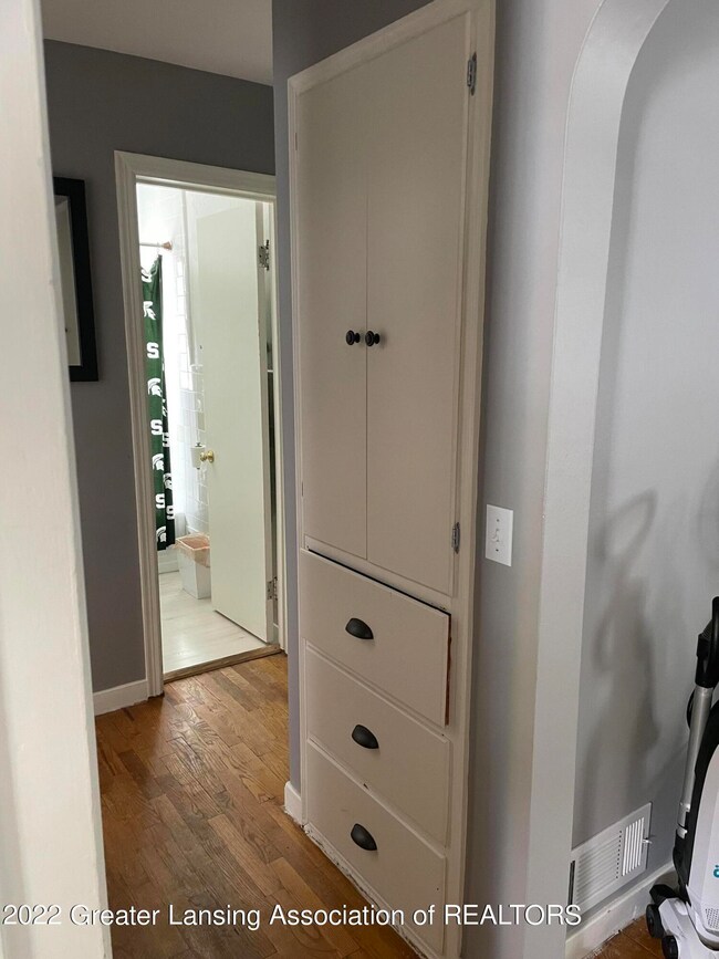 3149 Sablain Parkway Dr, Lansing, MI 48910 - photo 5