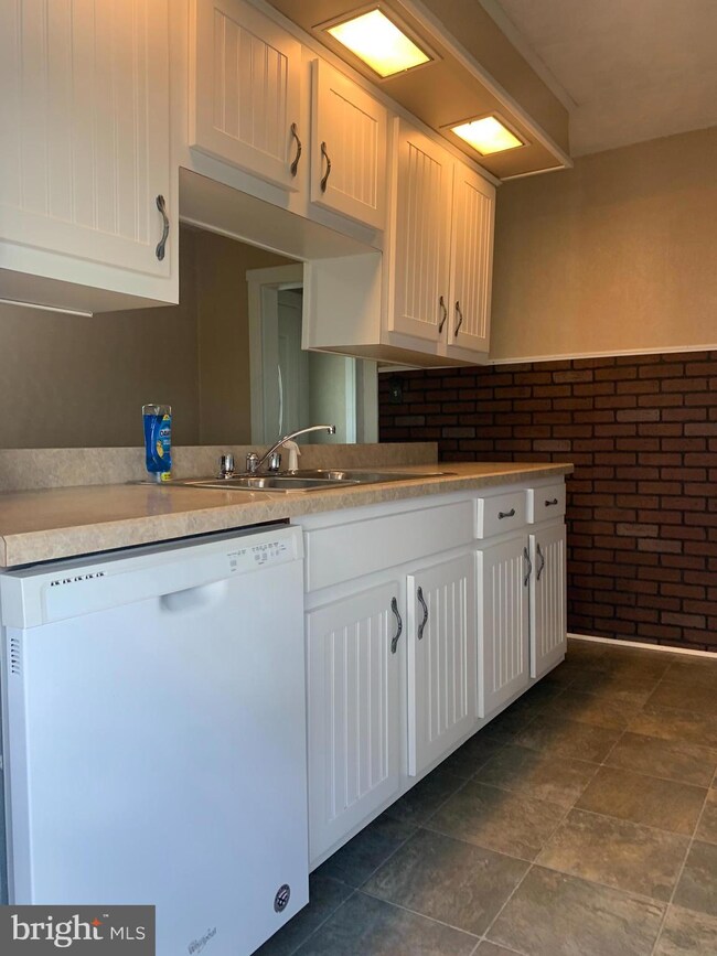 6718 Sykesville Rd, Sykesville, MD 21784 - photo 5