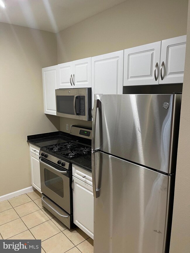 12925 Centre Park Cir unit 205, Herndon, VA 20171 - photo 3