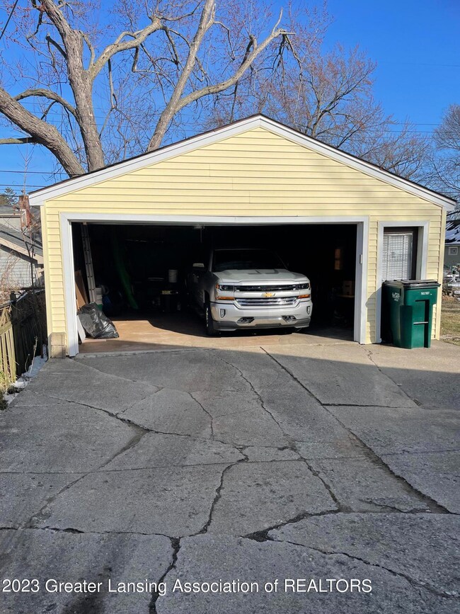 2317 Harding Ave, Lansing, MI 48910 - photo 2