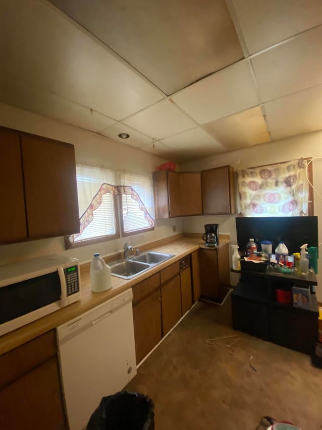 Lower Kitchen(1)