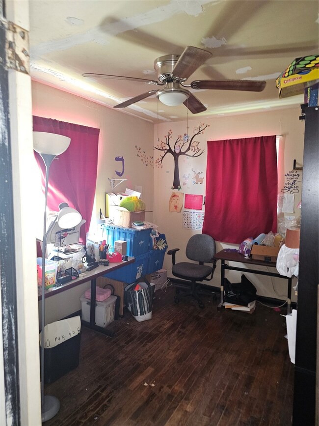 988 Ringold St, Houston, TX 77088 - photo 7