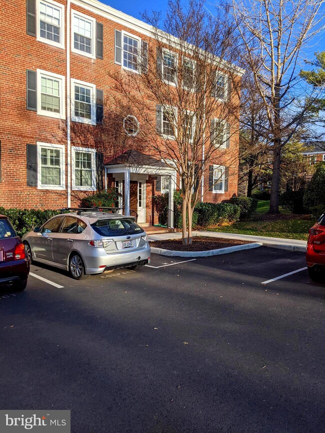 2967 S Columbus St unit C2, Arlington, VA 22206 - photo 2