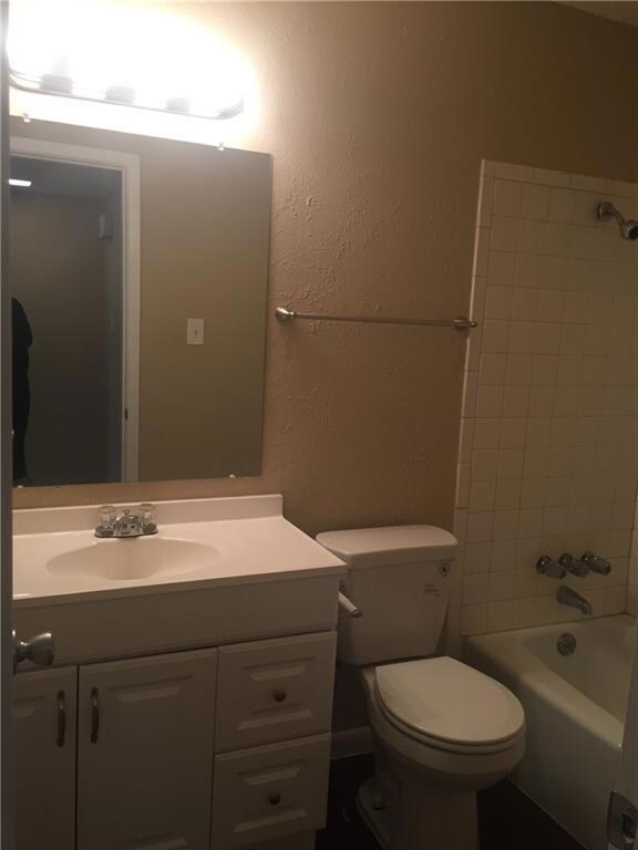 Full bath with toilet, shower / bathing tub combi