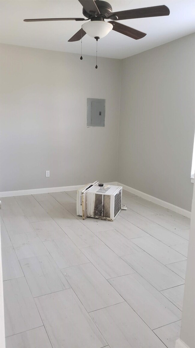 235 Hamlink Rd unit 1, Beasley, TX 77417 - photo 4