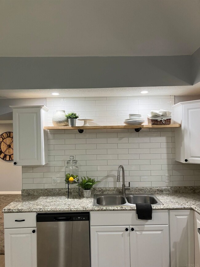 221 S Cleveland St, Auburn, IN 46706 - photo 7