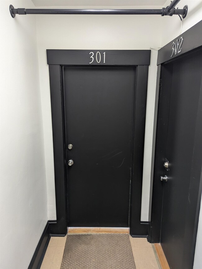 25 West St unit 301, Keene, NH 03431 - photo 2