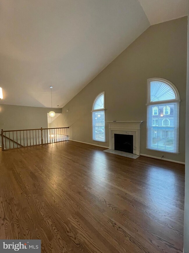 5702 Mayfair Manor Dr, Rockville, MD 20852 - photo 7