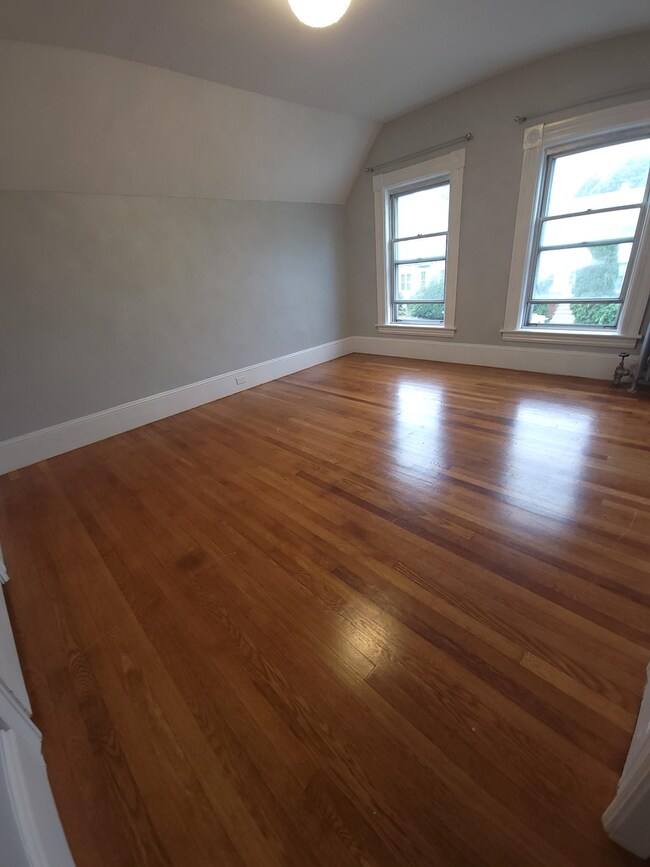 721 Belmont St unit 2, Manchester, NH 03104 - photo 5