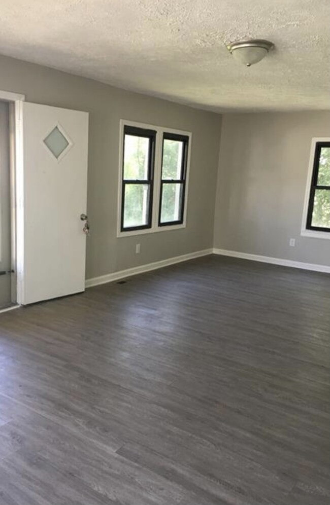 111 Wheeler St, Shelbyville, TN 37160 - photo 2