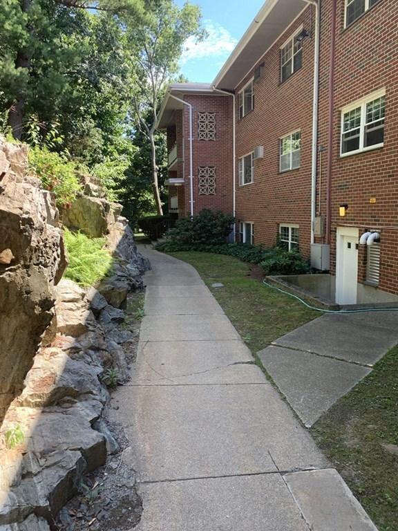 62 Jacqueline Rd unit 11, Waltham, MA 02452 - photo 2