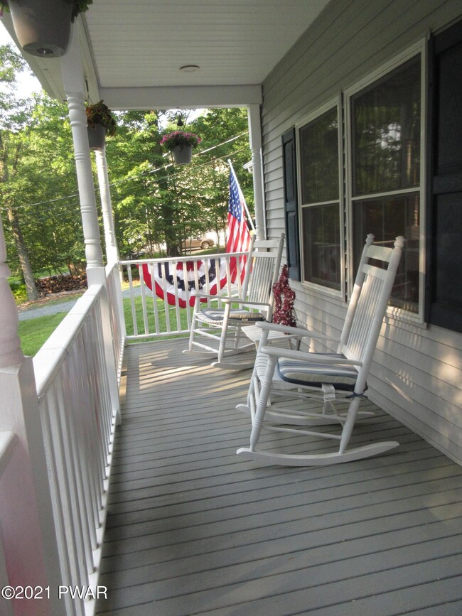 152 Arbutus Ln, Milford, PA 18337 - photo 3