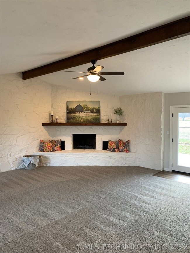 17033 S Creekwood Ct, Claremore, OK 74017 - photo 2