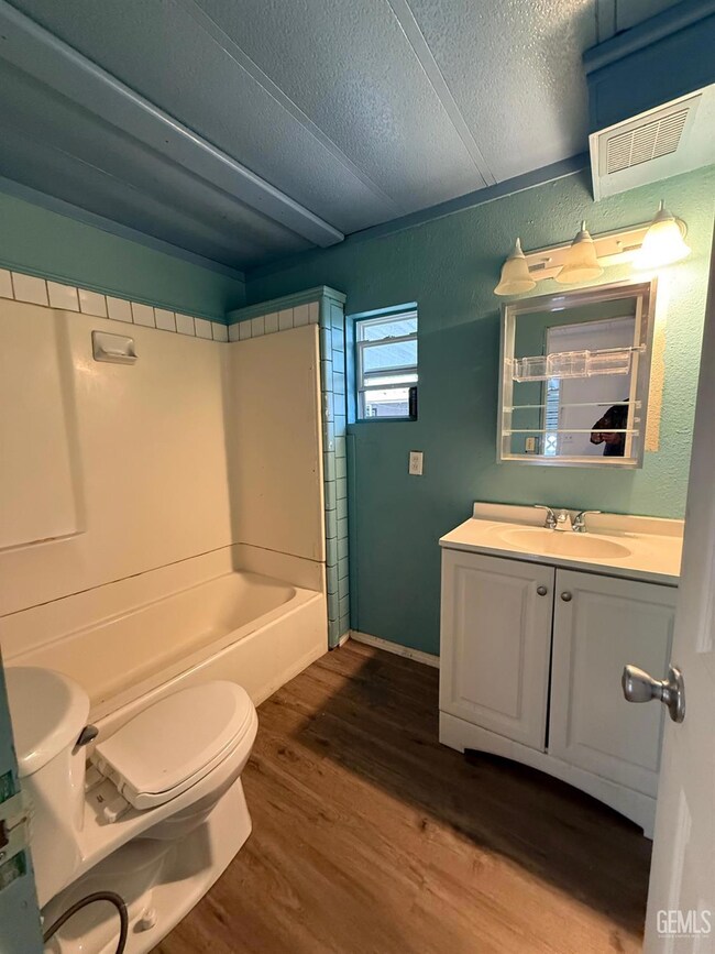 6201 Wible Rd unit 31, Bakersfield, CA 93313 - photo 5