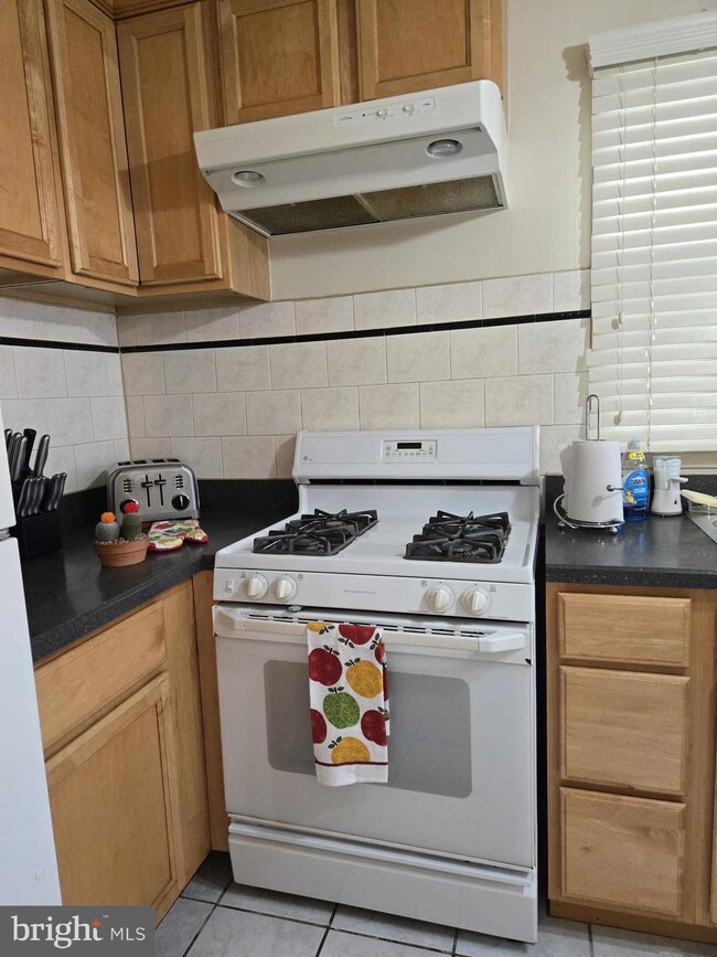 6918 Brompton Rd, Gwynn Oak, MD 21207 - photo 4