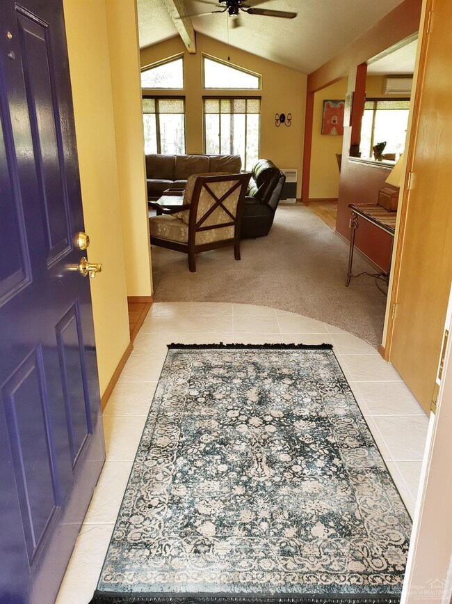 19976 Wagon Tree Ct, Bend, OR 97702 - photo 2