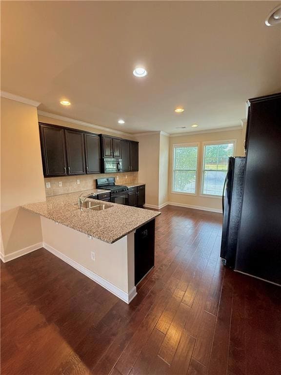 Kitchen with a sink, ornamental molding, black app