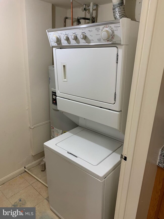 9658 Hagel Cir, Lorton, VA 22079 - photo 6