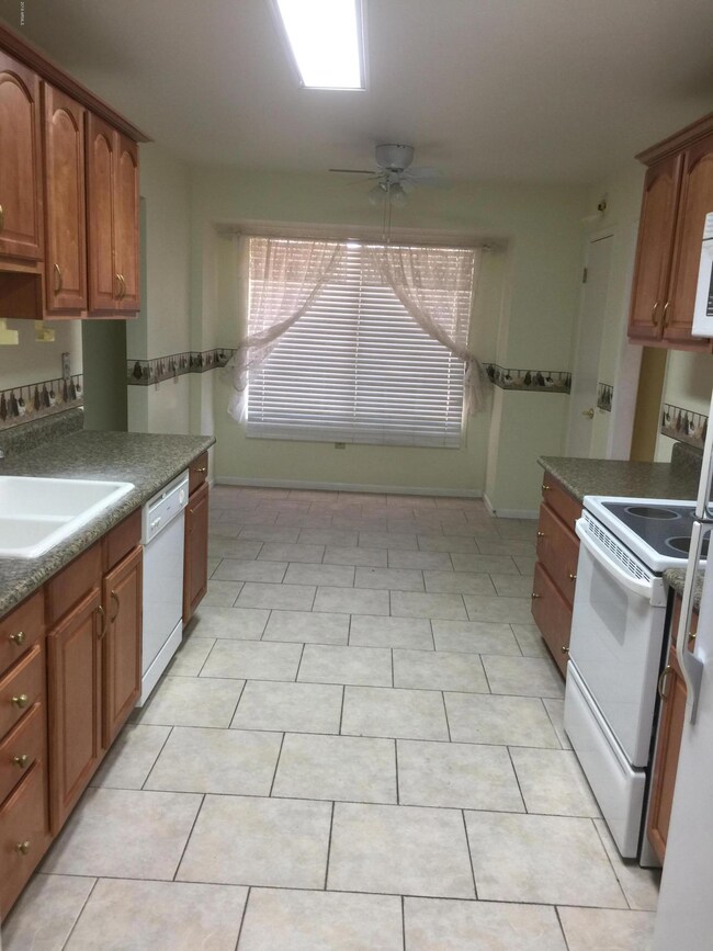 KITCHEN WITH EAT IN KITCHEN