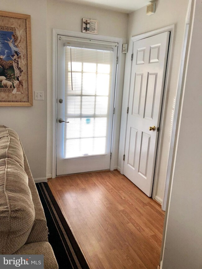 8311 Duck Hawk Way unit 70, Lorton, VA 22079 - photo 3