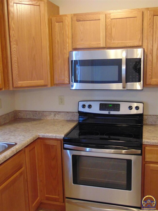 1625 SW Valley View Dr, Topeka, KS 66615 - photo 6