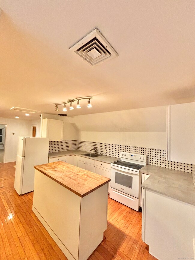 178 Sherman Ave, New Haven, CT 06511 - photo 3