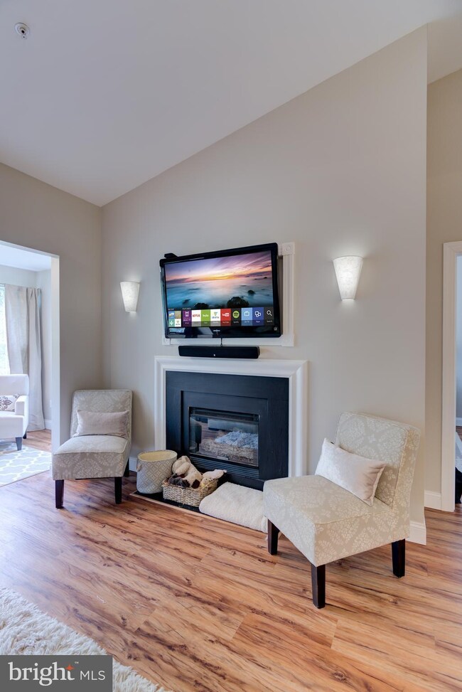 9224 Cardinal Forest Ln unit K, Lorton, VA 22079 - photo 4