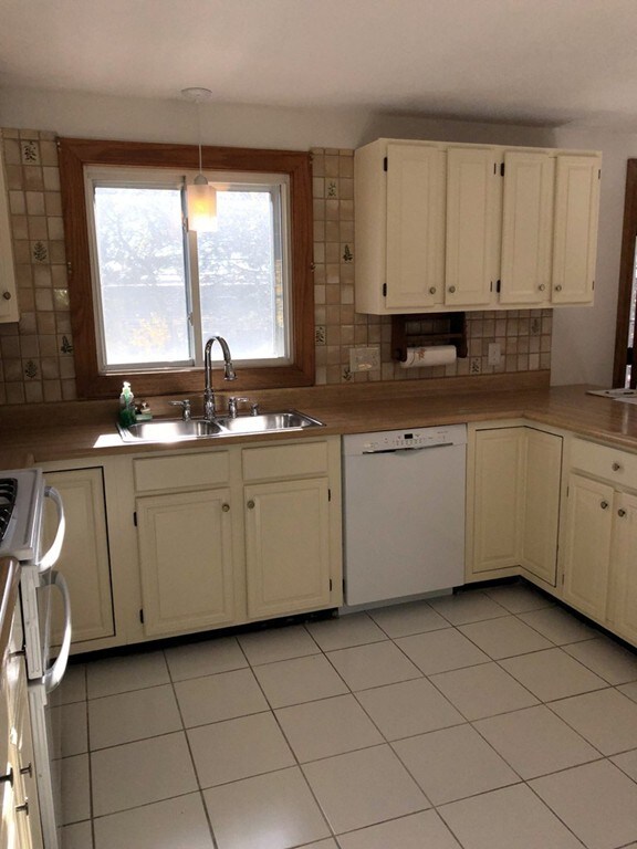 24 Neptune Cir unit 2, Boston, MA 02128 - photo 2