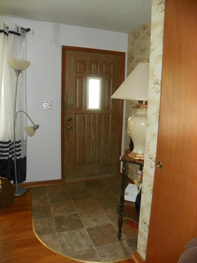 3828 Armada Rd, Columbus, OH 43232 - photo 4