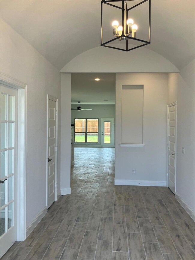 701 Bass Lake Ln, Cleburne, TX 76033 - photo 3