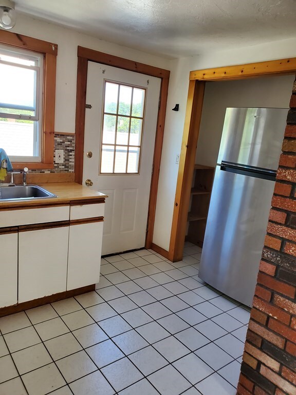 149 Clifton Ave unit 3, Brockton, MA 02301 - photo 3