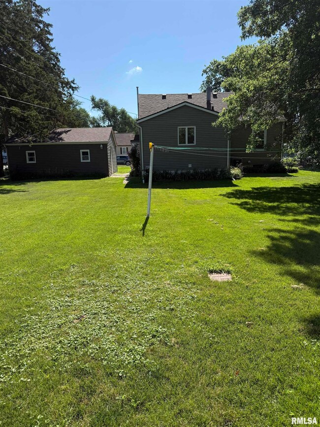 3416 N Sturdevant St, Davenport, IA 52806 - photo 5